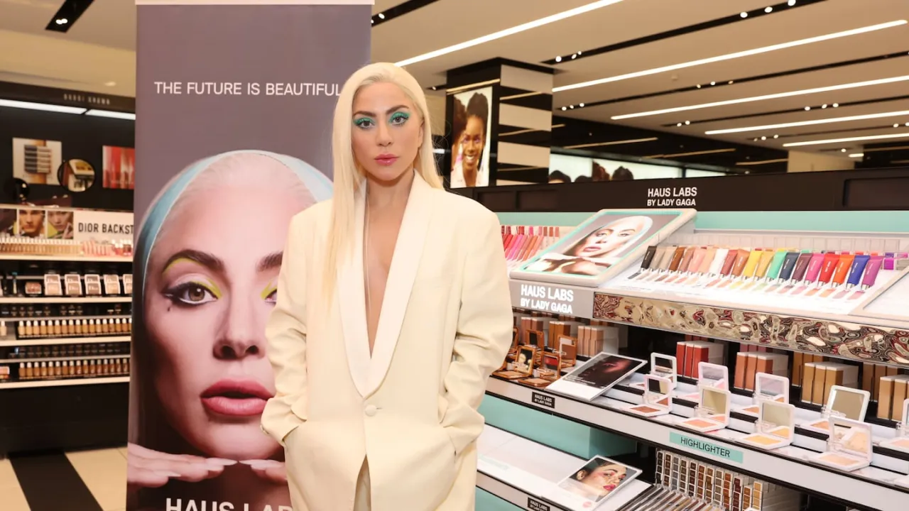 Lissabon Haus des Geldes Make-up Business Look