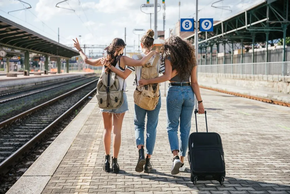 Zdjęcie Gdzie dojeżdżają pociągi nad morze? Odkryj najlepsze trasy i połączenia
