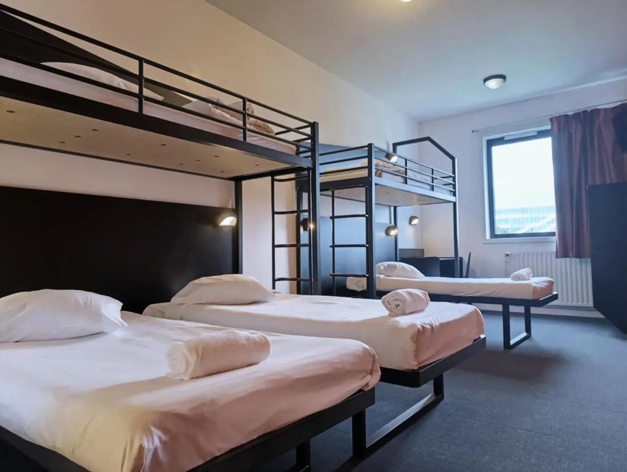 Paryż r&oacute;żne typy zakwaterowania hotel apartament hostel