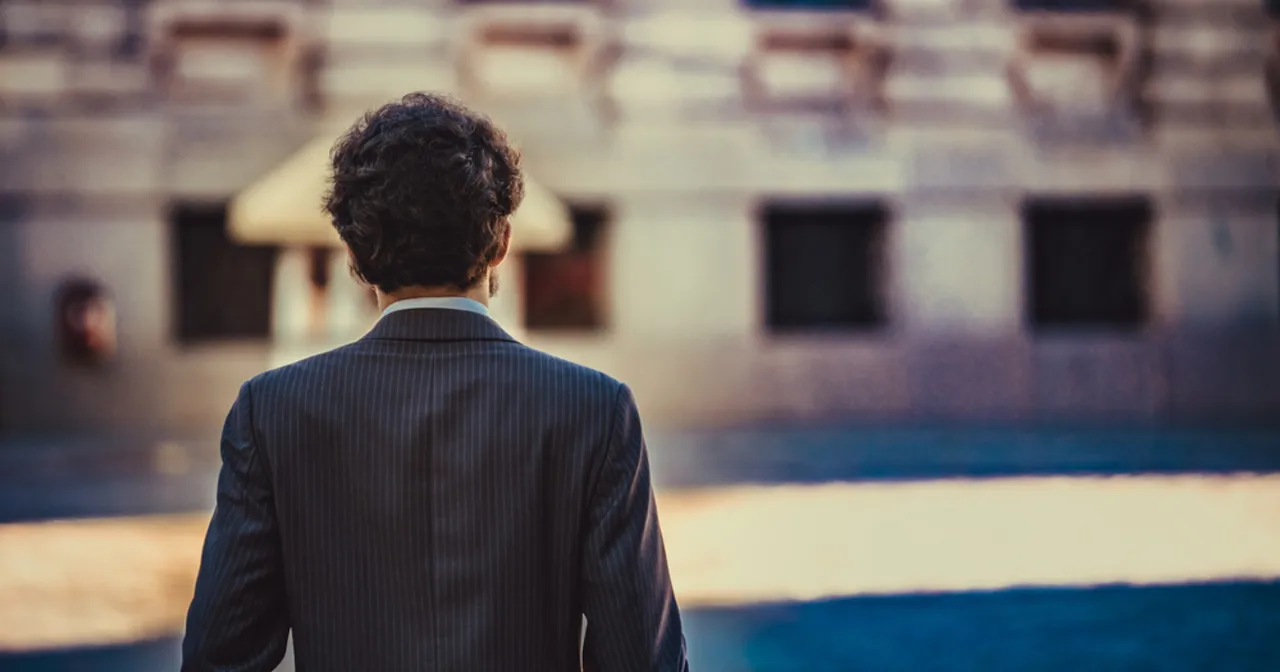 dorosły z zespołem aspergera myślący