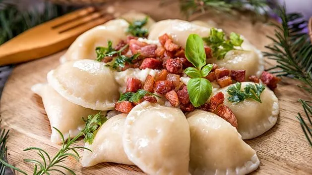 Ciasto zaparzane na pierogi elastyczne i łatwe w obr&oacute;bce