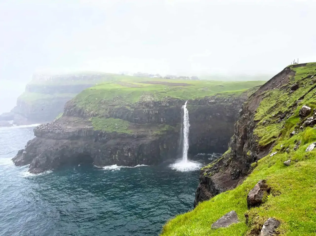 Wodospad M&uacute;lafossur G&aacute;sadalur