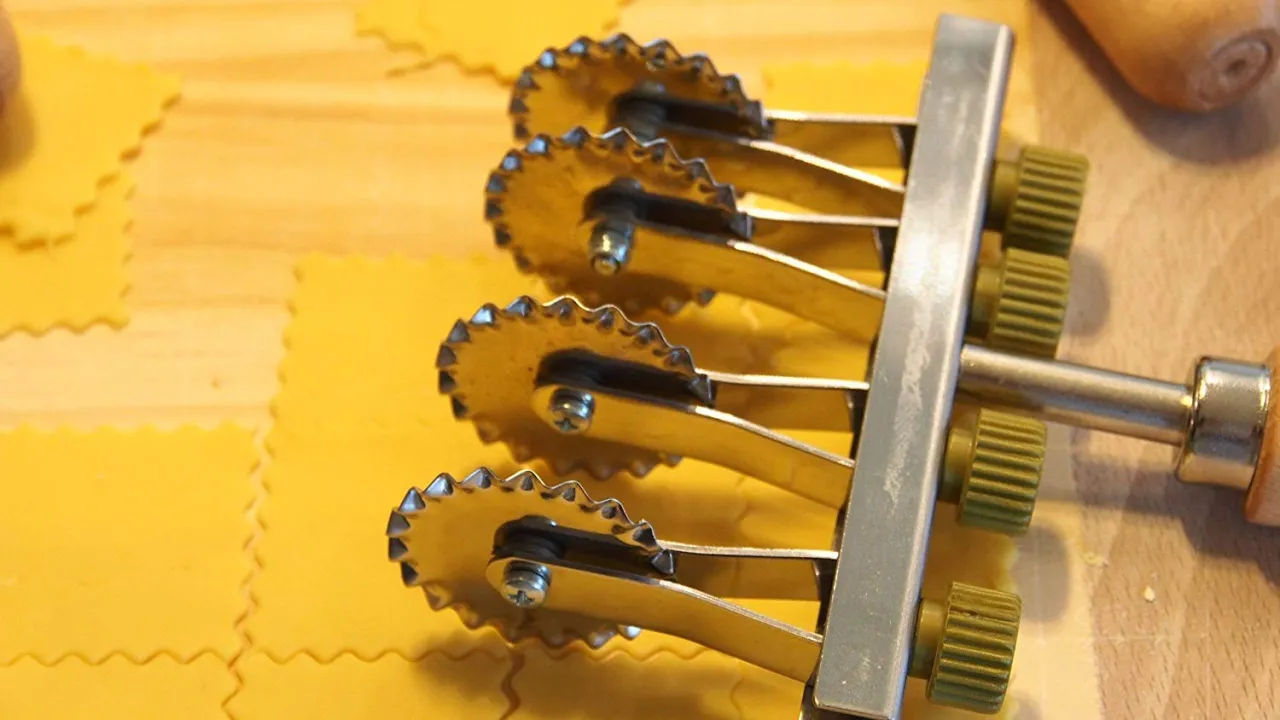 narzędzia do krojenia ciasta francuskiego