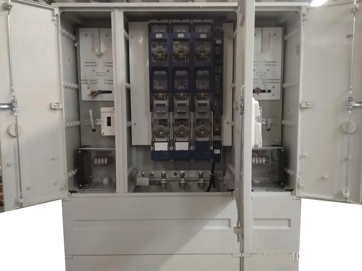 skrzynka złączowo-pomiarowa ZKP na działce budowlanej