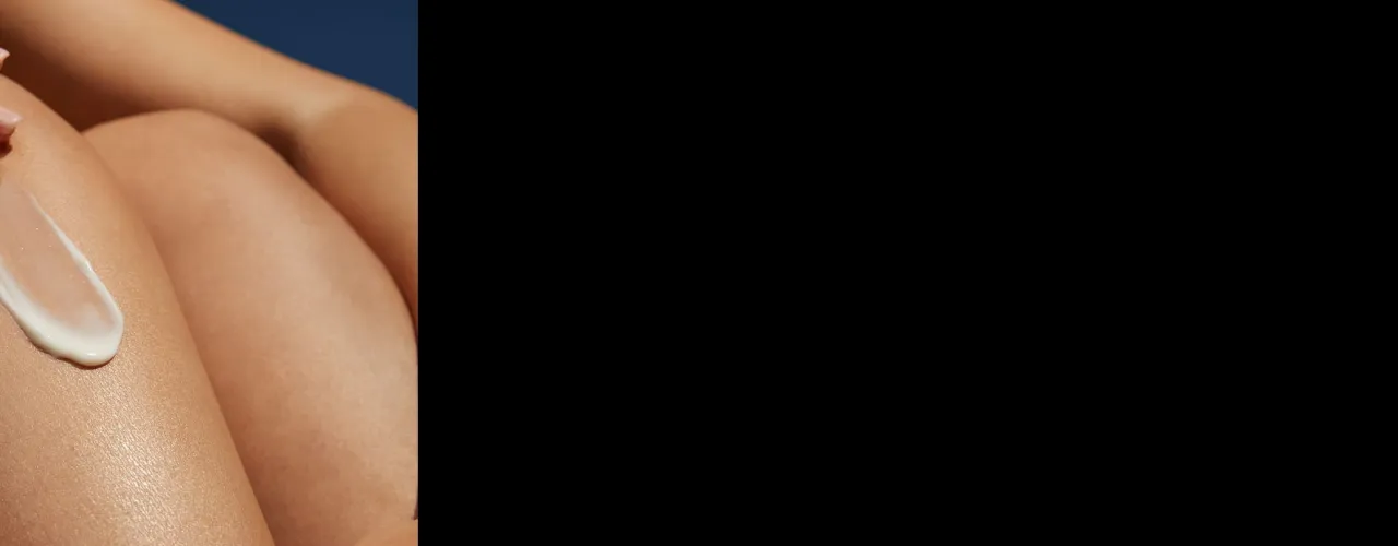 Kobieta sprawdzająca żyłki na nadgarstku, aby określić tonację skóry