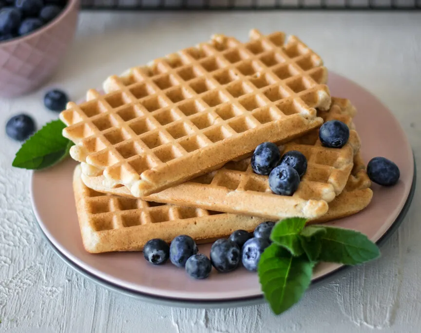 bezglutenowe gofry na talerzu