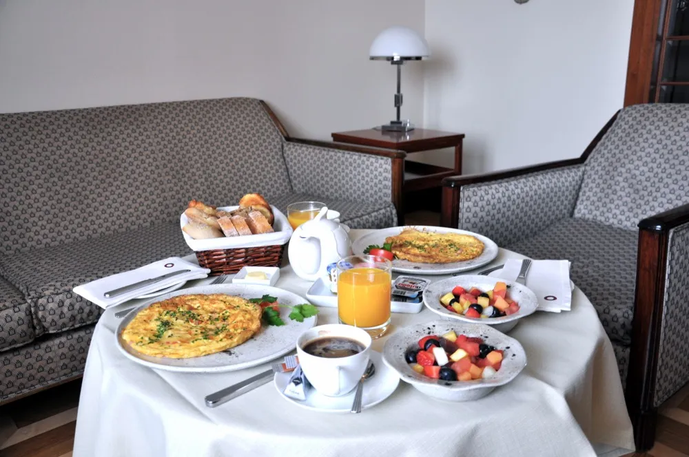 hotel pok&oacute;j gościnny śniadanie