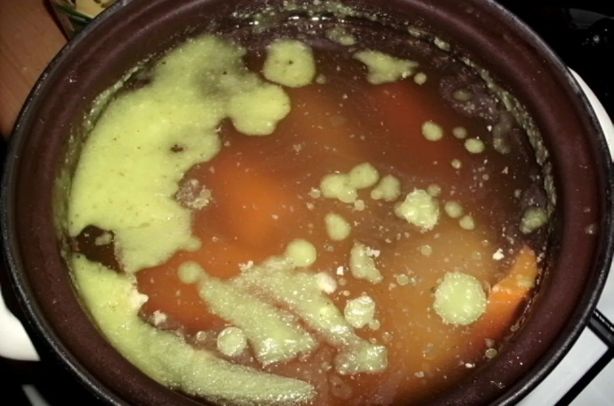 gotowanie rosołu odtłuszczanie