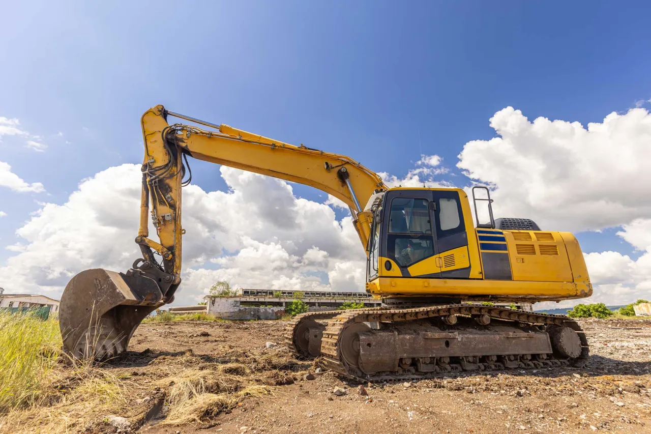 różne typy koparek jednonaczyniowych i koparko-ładowarek
