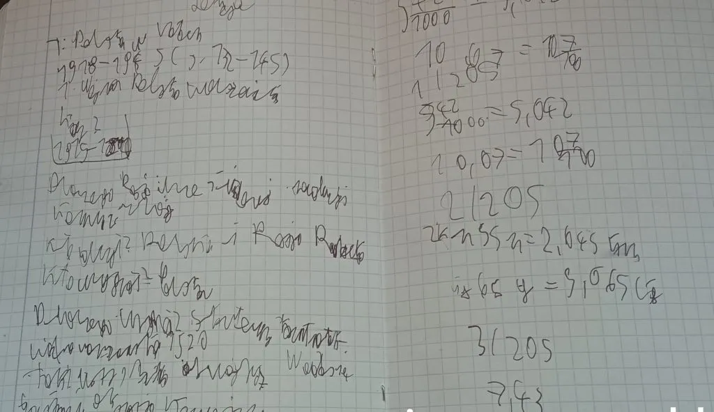 nieczytelne pismo dziecka w zeszycie