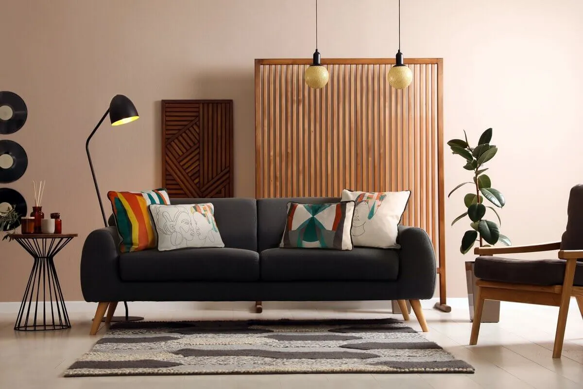 czarna kanapa poduszki inspiracje kolorystyczne