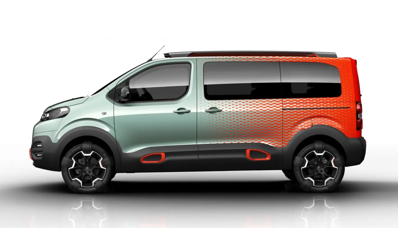 Nowy Citro&euml;n Berlingo z napędem 4x4, w dwukolorowym malowaniu z pomarańczowymi akcentami, gotowy na przygodę.