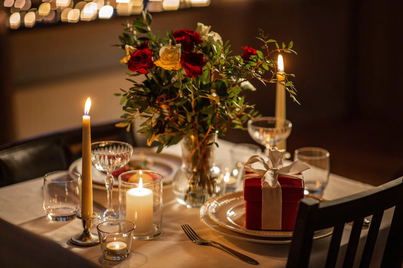 romantyczna kolacja we dwoje rocznica ślubu