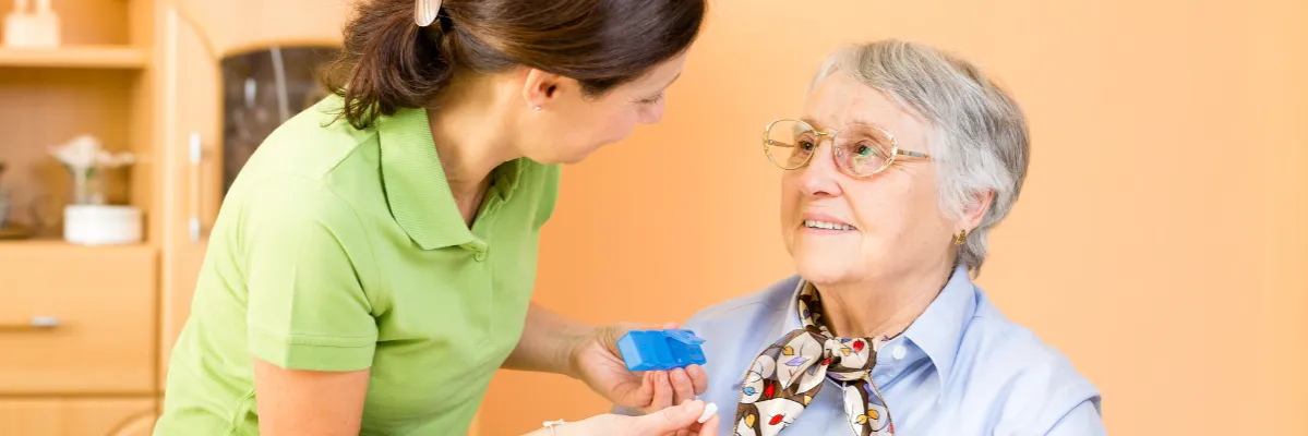 Opiekunka os&oacute;b starszych w Polsce czynniki wpływające na zarobki