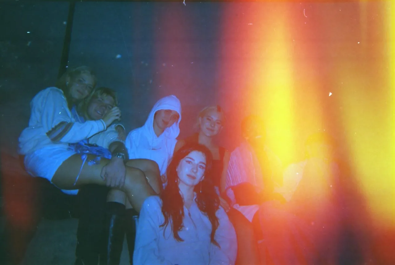 Przykłady źle naświetlonych zdjęć z aparatu jednorazowego