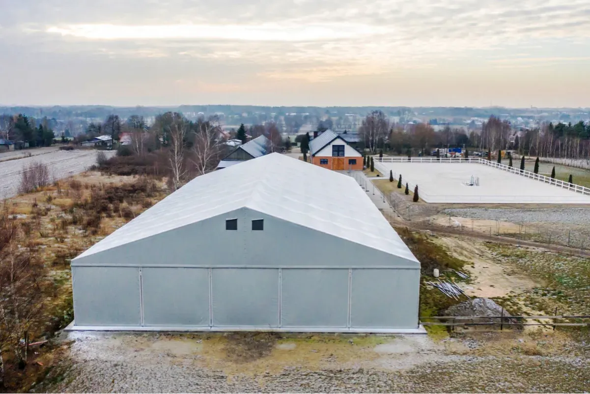 kryta ujeżdżalnia Jabłonna
