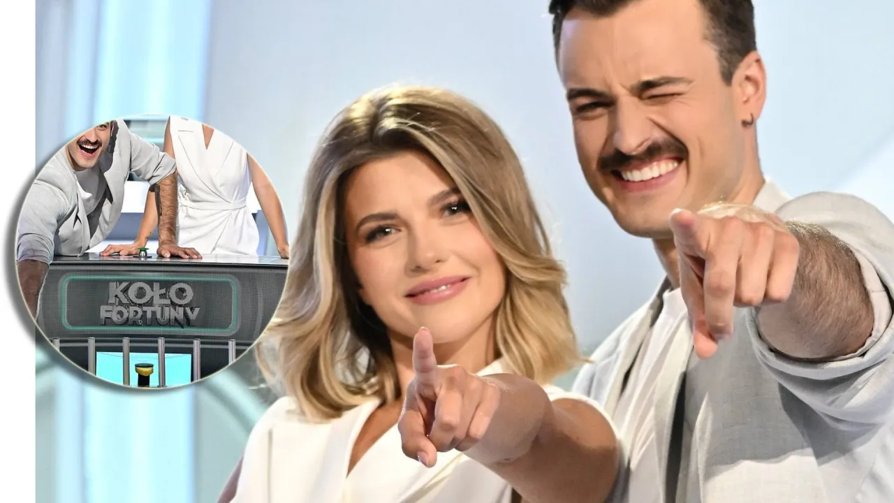 Kto ubiera prowadzących Koło Fortuny? Uśmiechnięci prezenterzy w białych strojach zachęcają do gry.