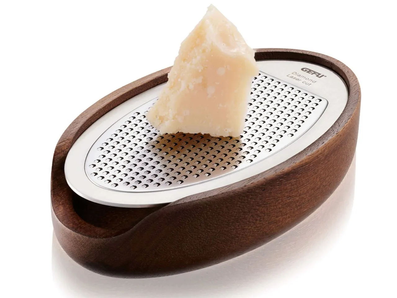 tarcie parmezanu w kawałku