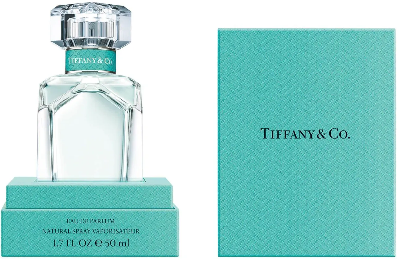 flakon perfum Tiffany & Co. Signature na eleganckim tle