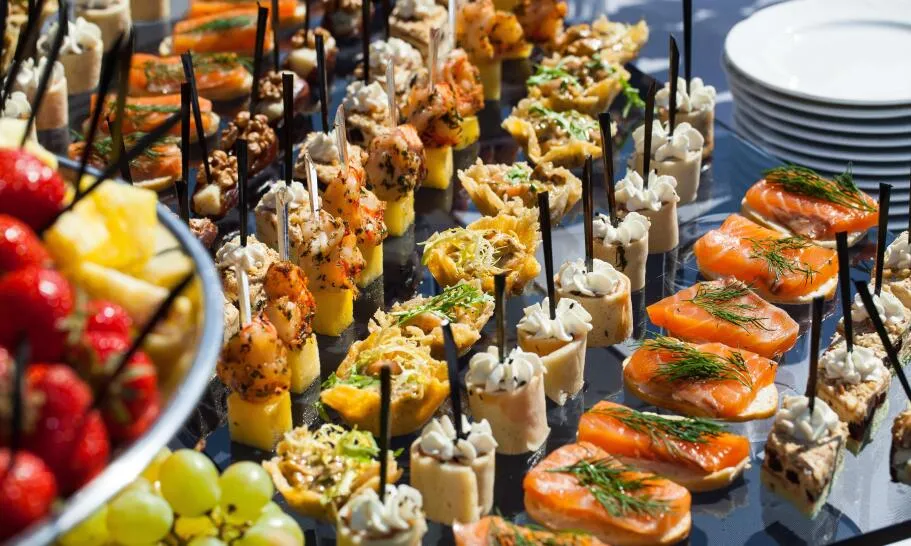 Przykłady usług cateringowych i gastronomicznych