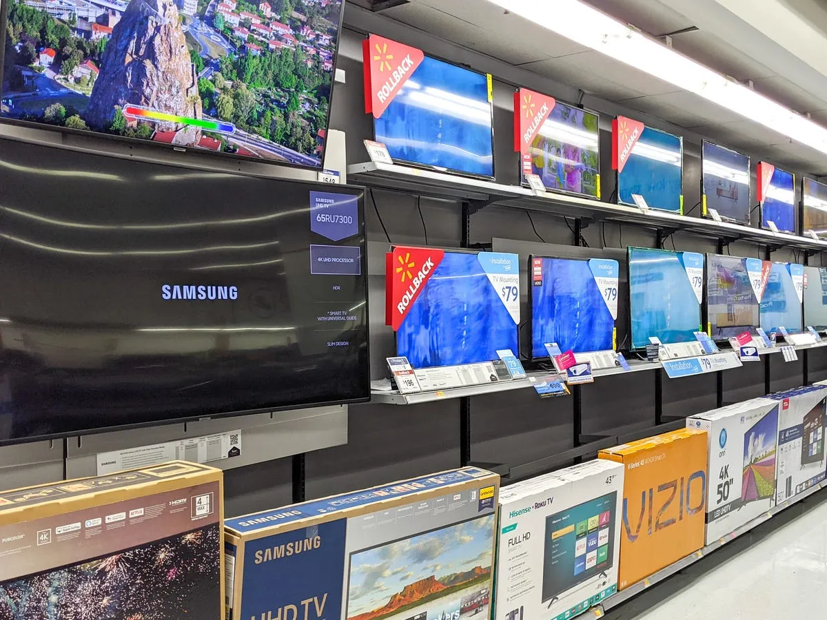 sklep stacjonarny vs online telewizor