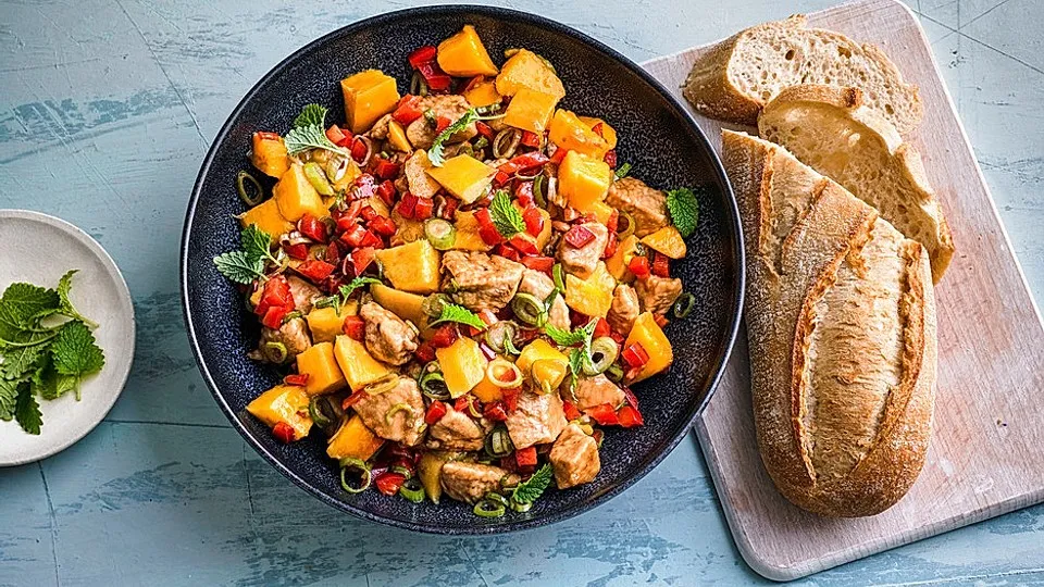 Asiatischer H&auml;hnchensalat mit Mango