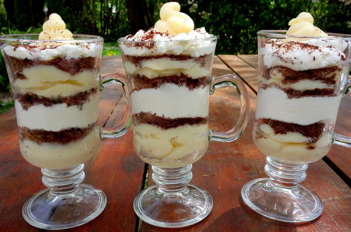 Szybki deser z twarogu w pucharku