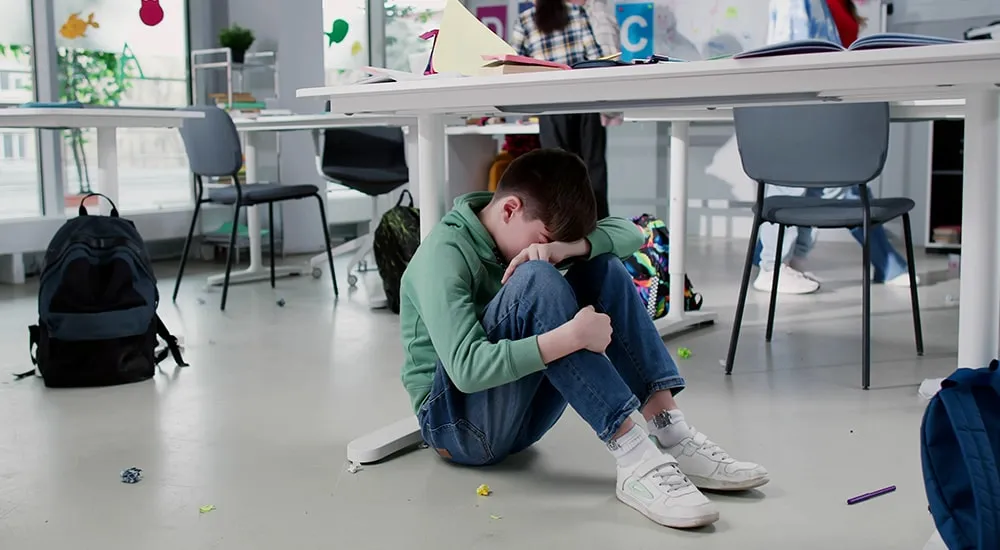 smutny uczeń z niską samooceną