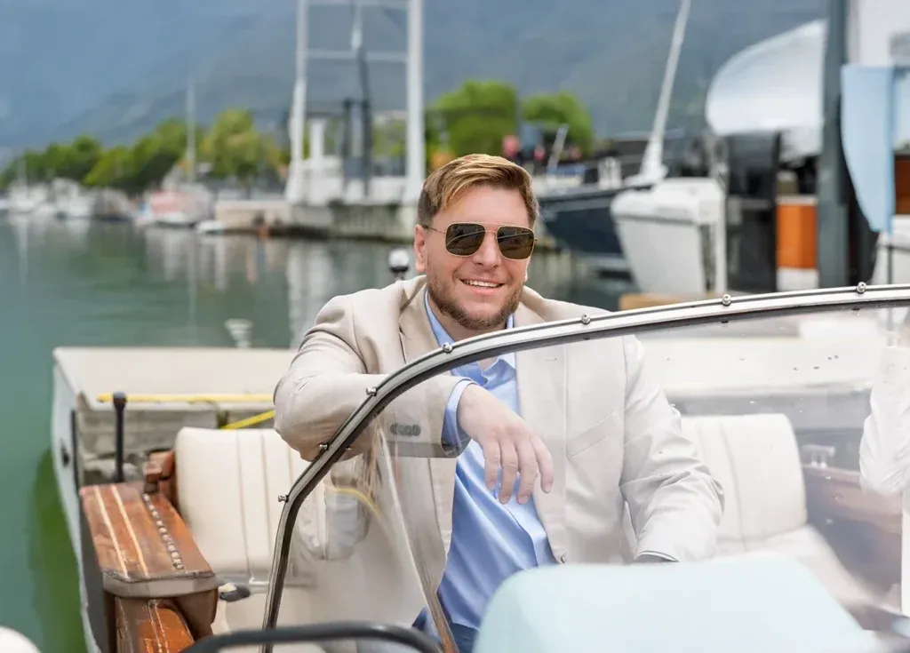 Ludzie podejmujący decyzje o nieruchomościach z agentem