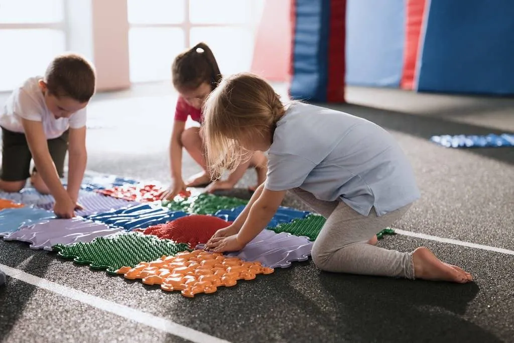 Zdjęcie Mata sensoryczna do chodzenia: Jak wspiera rozwój dziecka?