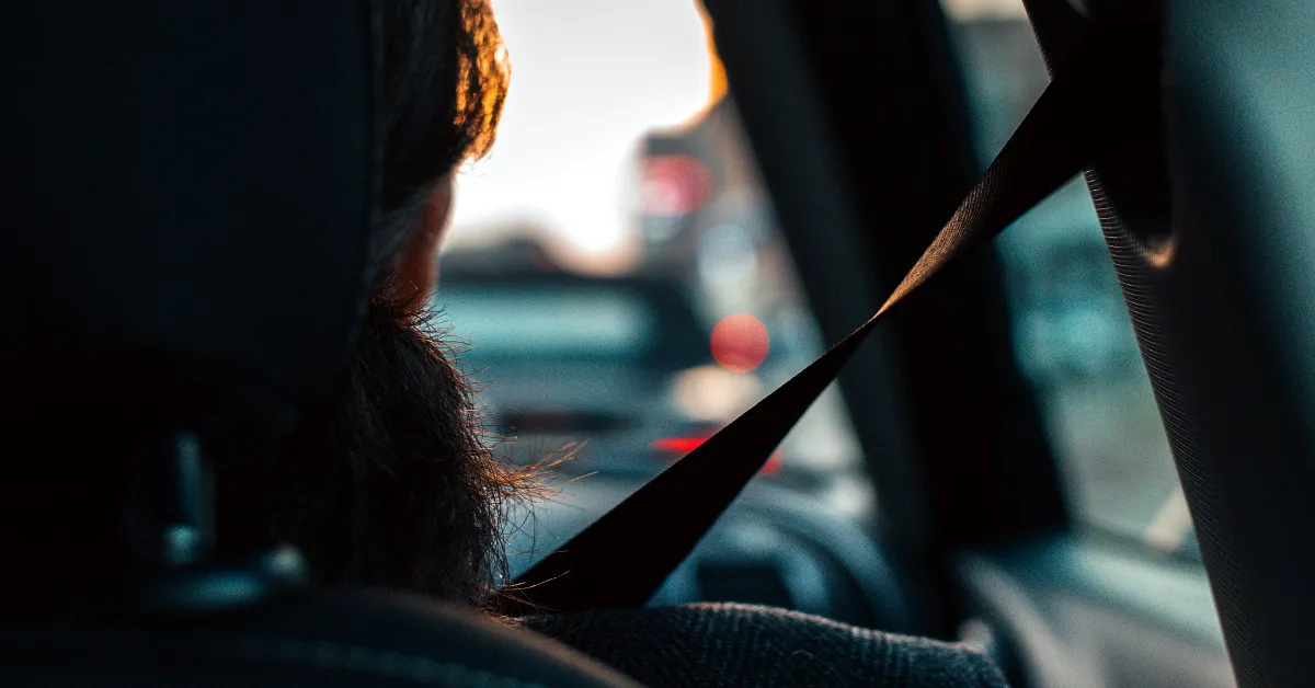 Zdjęcie Kto może jeździć bez pasów bezpieczeństwa? Sprawdź ważne wyjątki