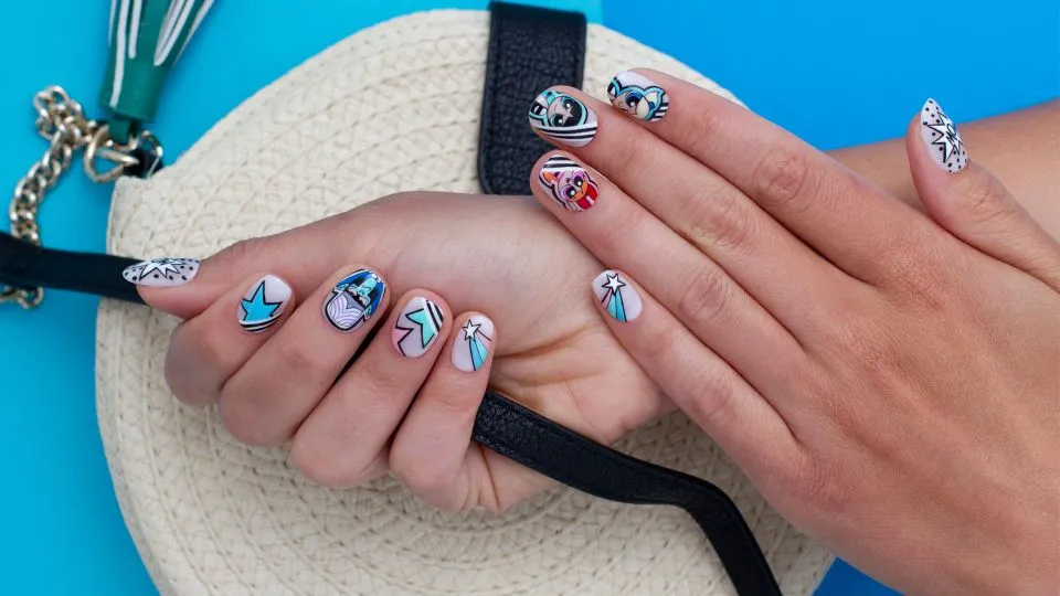 Zdjęcie Manicure hybrydowy krok po kroku: Jak zrobić w domu łatwo i szybko
