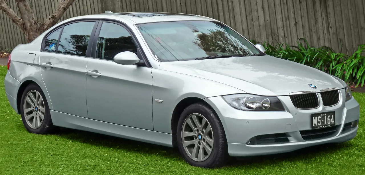 Zdjęcie BMW E90 320d - Kluczowe informacje, które musisz znać o tym modelu