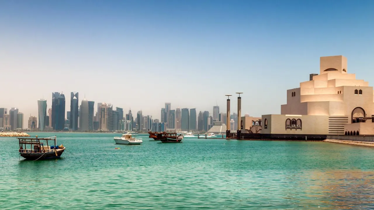 Zdjęcie Czas trwania lotu z Warszawy do Kataru - Ile średnio leci się do Doha?