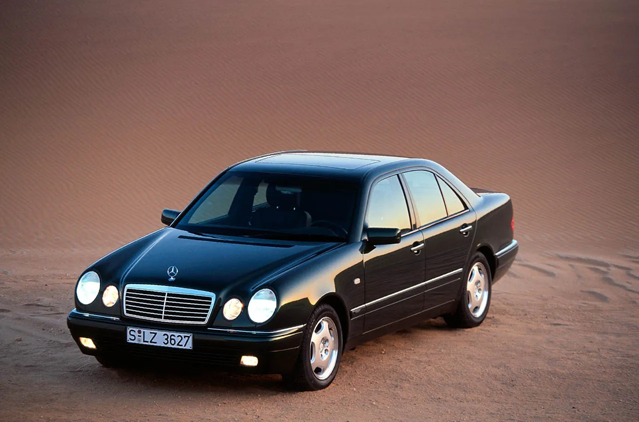 Zdjęcie Mercedes E-Class W210: historia, osiągi i luksusowy komfort jazdy