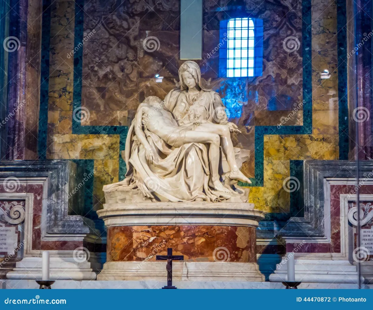 Zdjęcie Rzeźba Pieta Michała Anioła: historia, symbolika i jej wpływ na sztukę
