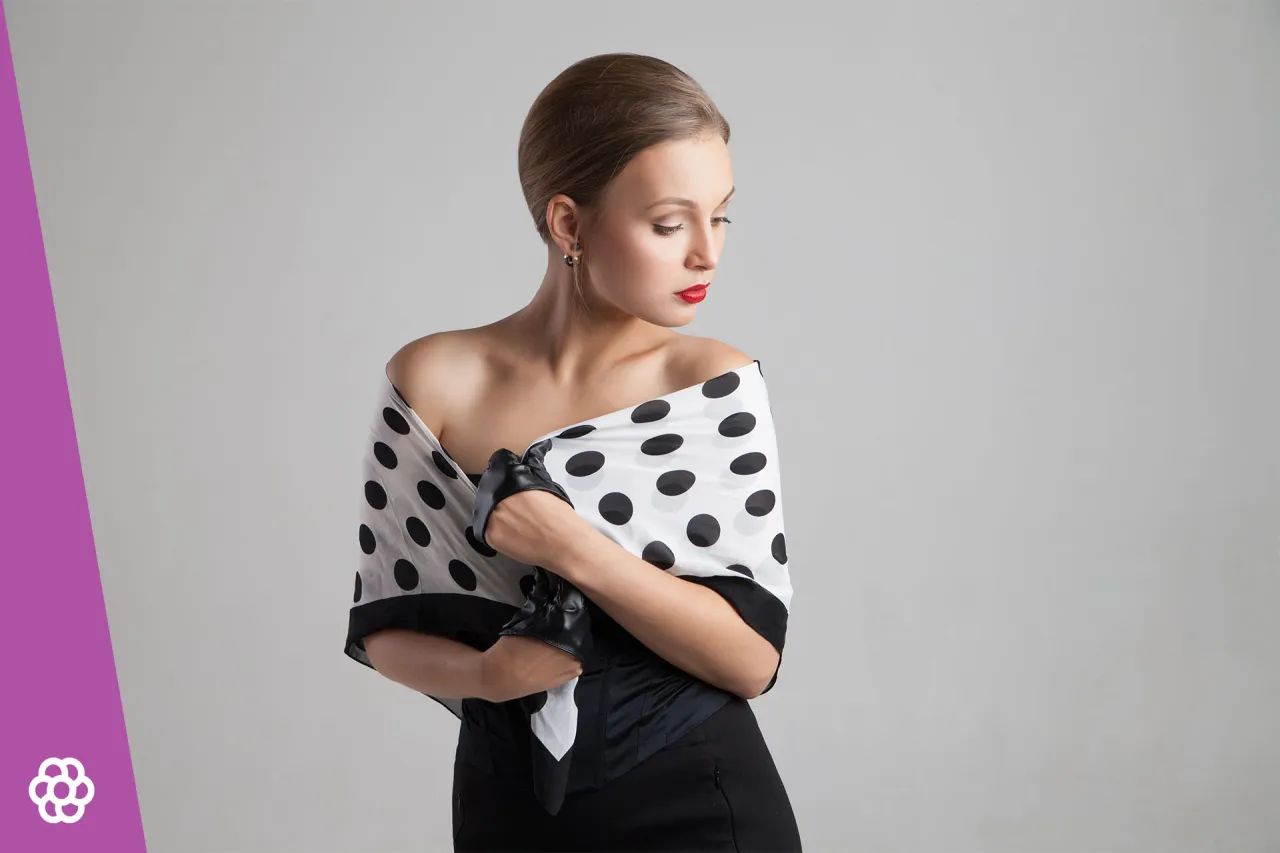 Zdjęcie Jak nosić szal do sukni – eleganckie stylizacje, które zachwycą każdego