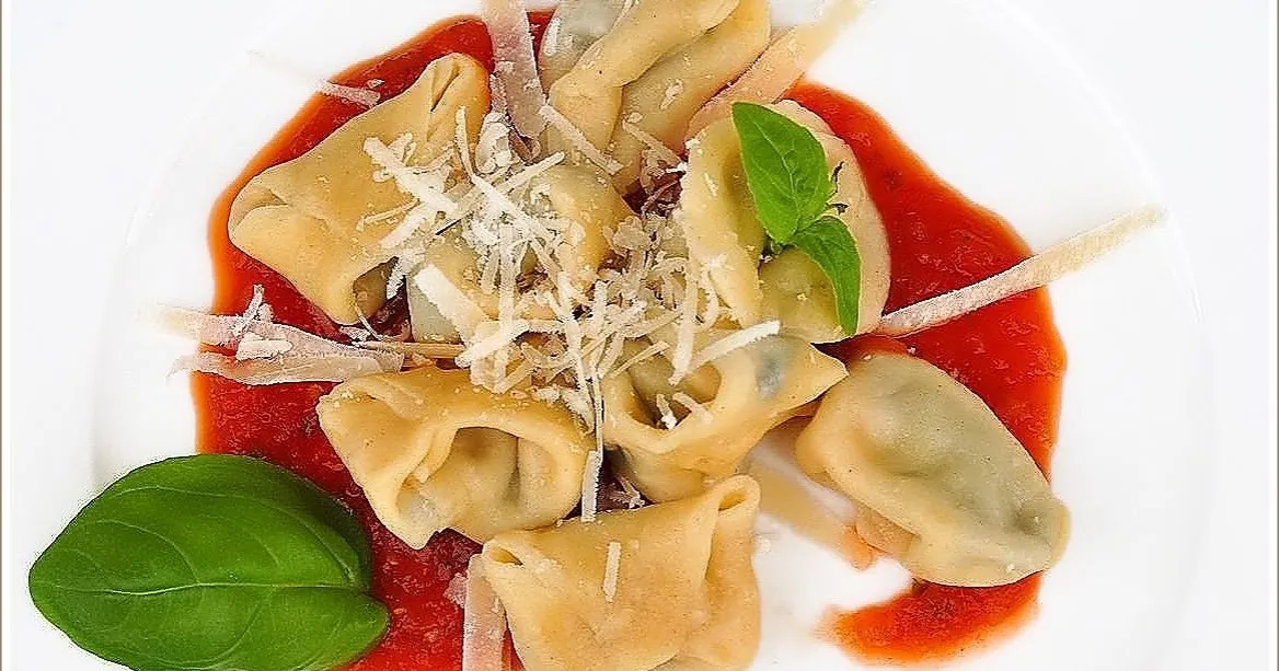 Zdjęcie Czym polac tortellini, aby zachwycić smakiem i uniknąć nudy?
