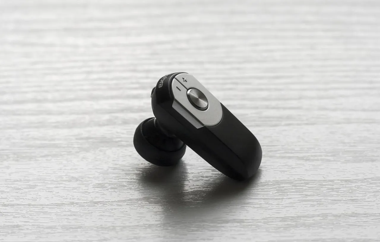 Zdjęcie NFC słuchawki co to jest? Jak działają i co warto o nich wiedzieć