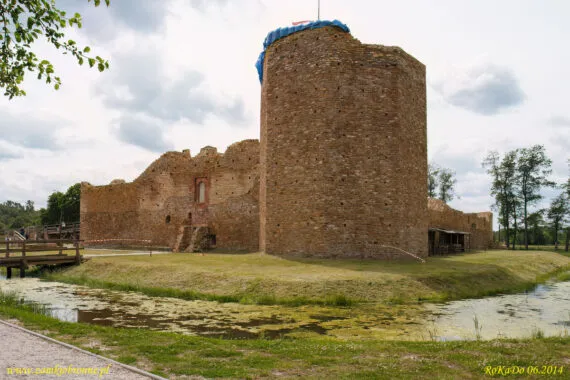 Zdjęcie Zamek w Inowłodzu: Historia, architektura i tajemnice ruin