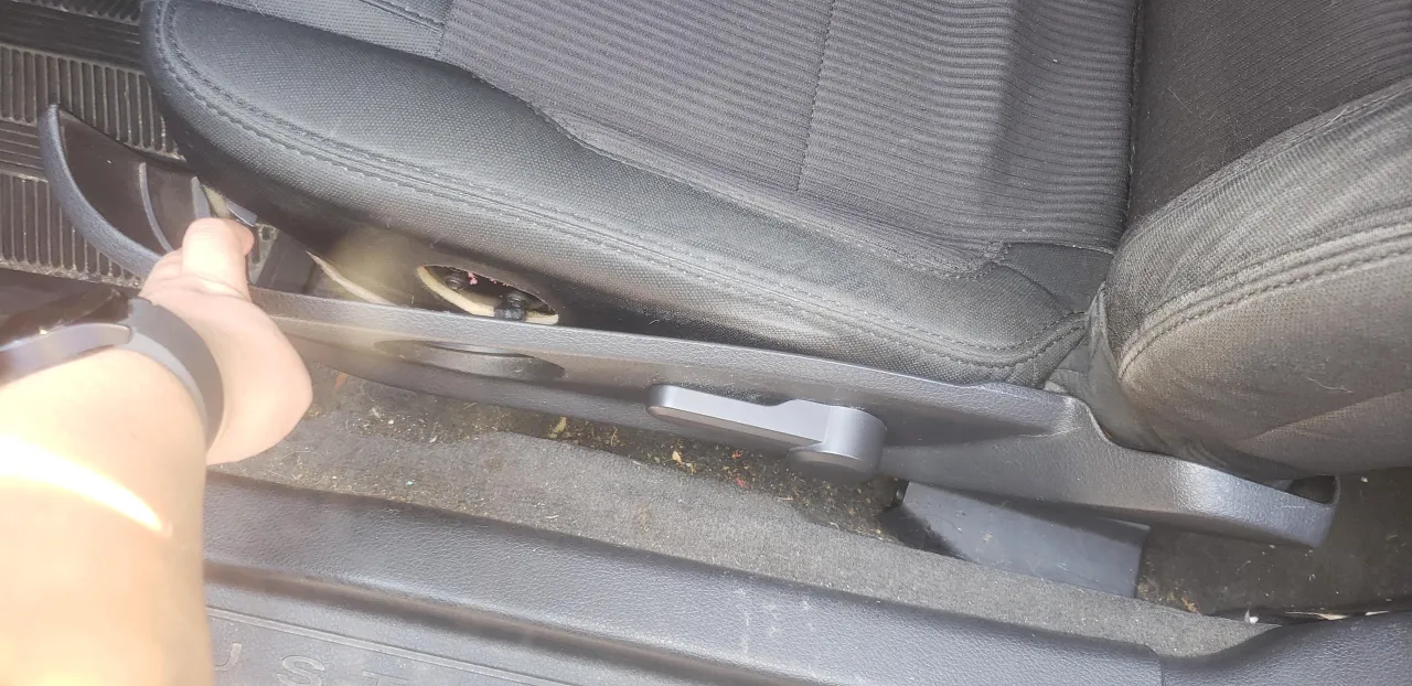 Zdjęcie Jak zdemontować fotel kierowcy vw polo - uniknij kosztownych błędów