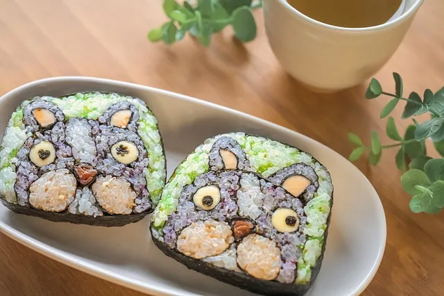 Zdjęcie Czy pies może jeść sushi? Poznaj zasady bezpiecznego karmienia pupila