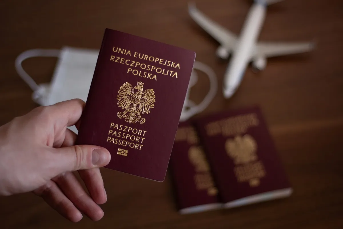Zdjęcie Ile naprawdę trzeba czekać na paszport? Sprawdź, jak uniknąć opóźnień!