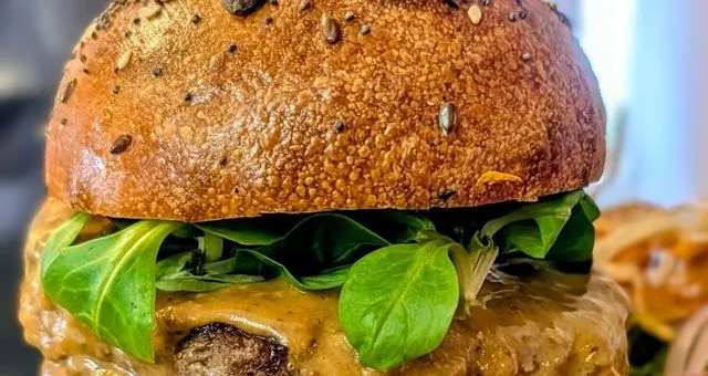 Zdjęcie Burger v&eacute;g&eacute;tarien : la recette ultime pour une exp&eacute;rience gourmande