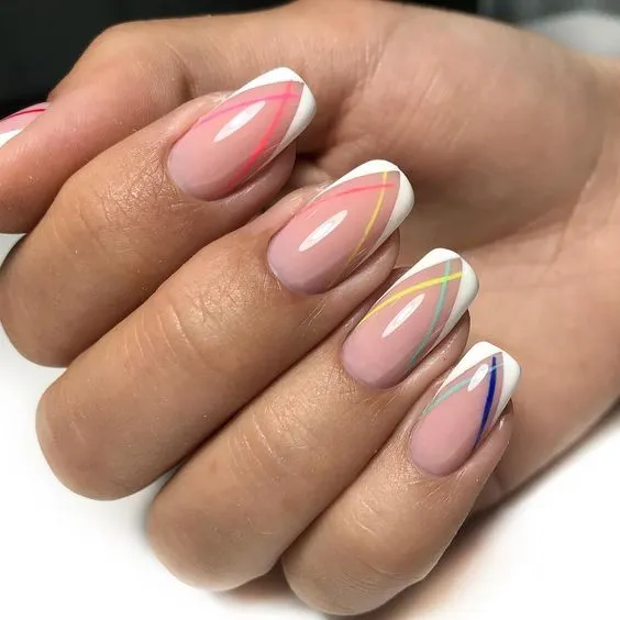 Zdjęcie Czy manicure francuski jest nadal modny? Sprawdź aktualne trendy i alternatywy