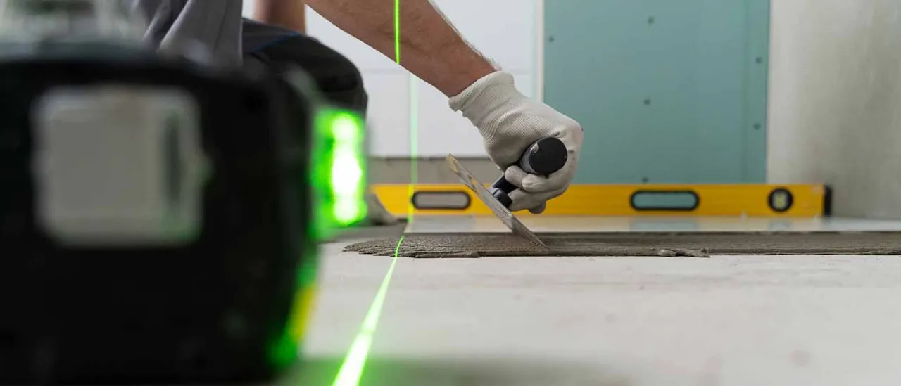 Zdjęcie Jaka poziomica laserowa? Wybierz najlepszą [Poradnik 2024]