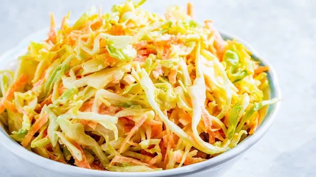 Zdjęcie Sałatka jak z chińskiej restauracji – idealny przepis na chrupiącą surówkę