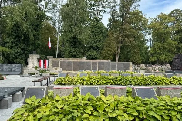 Zdjęcie Jak sprawdzić datę pogrzebu w Gnieźnie i uniknąć nieporozumień