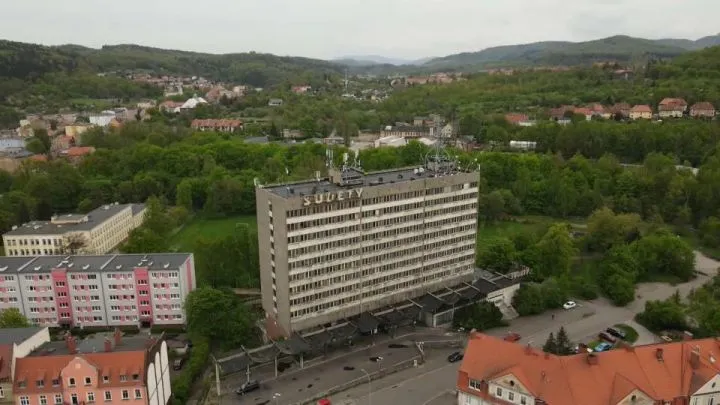 Zdjęcie Prawdziwe przyczyny zamknięcia Hotelu Sudety w Wałbrzychu - Szokujące fakty