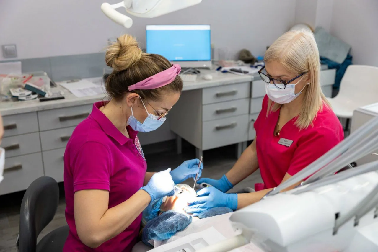 Zdjęcie Ile czasu po dentyście nie można jeść? Uniknij nieprzyjemności!
